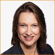 Artist Lisa Hoelzl at Botanical Gardens